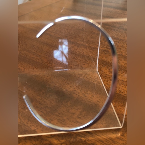 Vintage 1970s AVON Slender Touch Silver Tone Cuff Bracelet - Picture 9 of 11